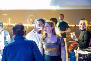 Nytårsaften i Dubai: Yachtfest med fyrværkeri, grill, musik og drinks