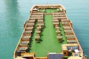 Дубай: новогодний круиз Ocean Empress с ужином и фейерверком