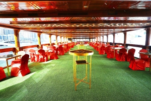 Дубай: новогодний круиз Ocean Empress с ужином и фейерверком