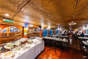Dubaj: Rejs widokowy Dhow z kolacją w formie bufetu i pokazami na żywo