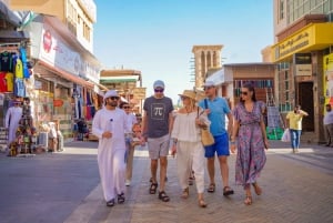 Dubai: Old Dubai Walking Tour with Water Taxi Ride & Snacks