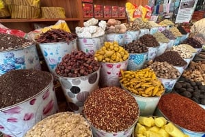 Dubai: Abra: Vanhakaupunki, Soukit, museot ja maistiaiset Abran kanssa.