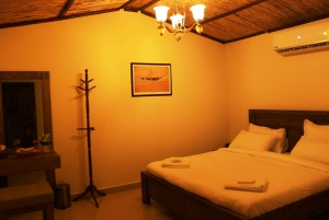 Dubai: Overnight Desert Safari with stay in Private Cabin