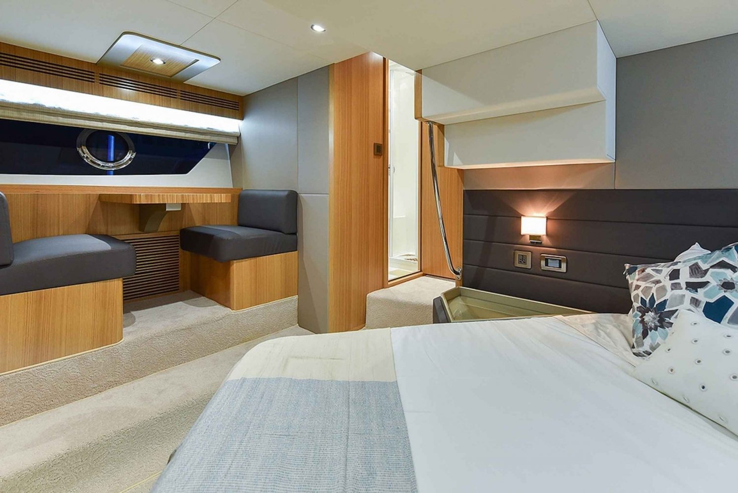 Dubai: Overnight Stay on a Private Luxury Yacht