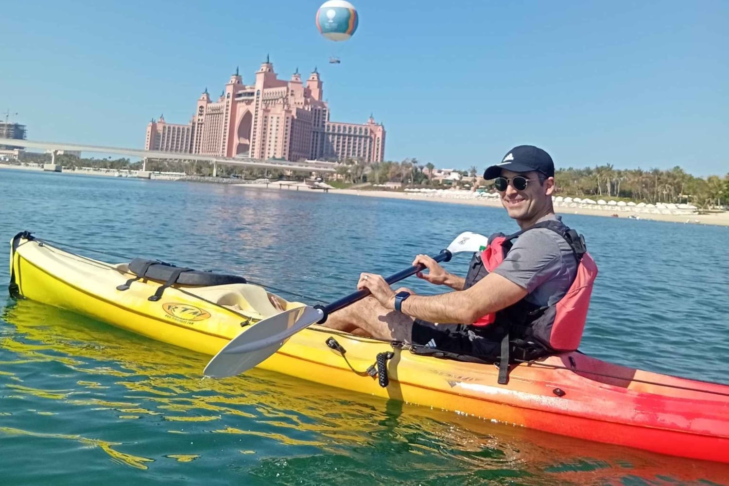Dubai: Palm Jumeirah Guided Kayaking Tour