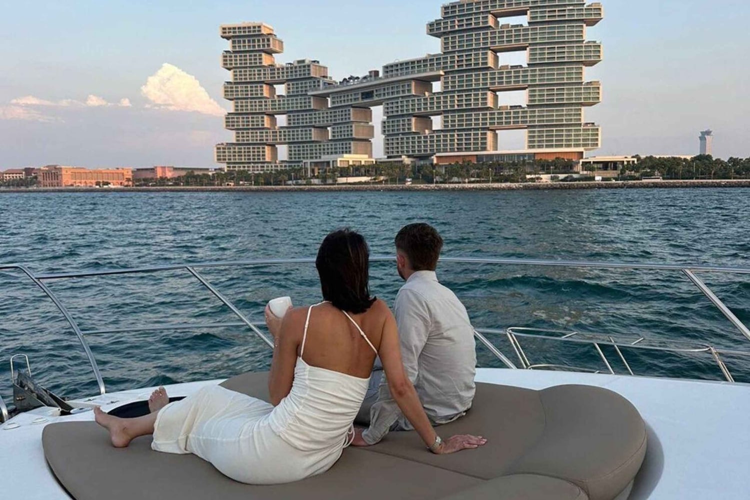 Dubai: Palm Jumeirah Yacht Tour with Refreshments