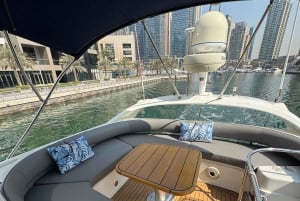 Dubai: Palm Jumeirah Yacht Tour with Refreshments
