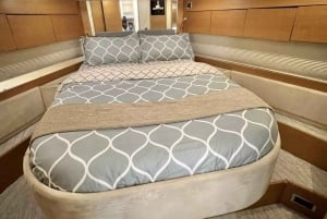 Dubai: Palm Jumeirah Yacht Tour with Refreshments