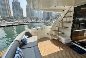 Dubai: Palm Jumeirah Yacht Tour with Refreshments