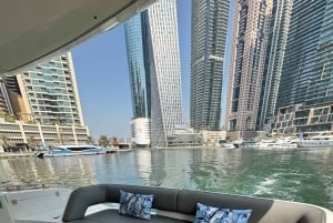 Dubai: Palm Jumeirah Yacht Tour with Refreshments