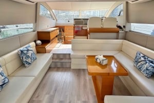 Dubai: Palm Jumeirah Yacht Tour with Refreshments