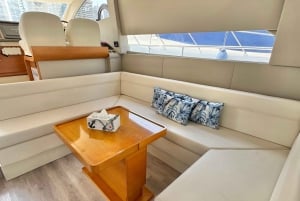 Dubai: Palm Jumeirah Yacht Tour with Refreshments