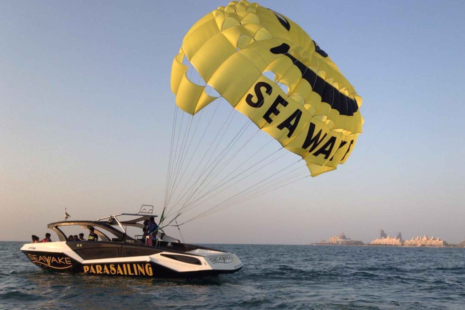 Dubai: Parasailing-eventyr over Dubais ikoniske kystlinje