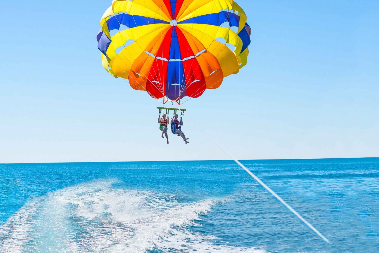 Dubai: Parasailing at Jumeirah Beach Residence in Dubai