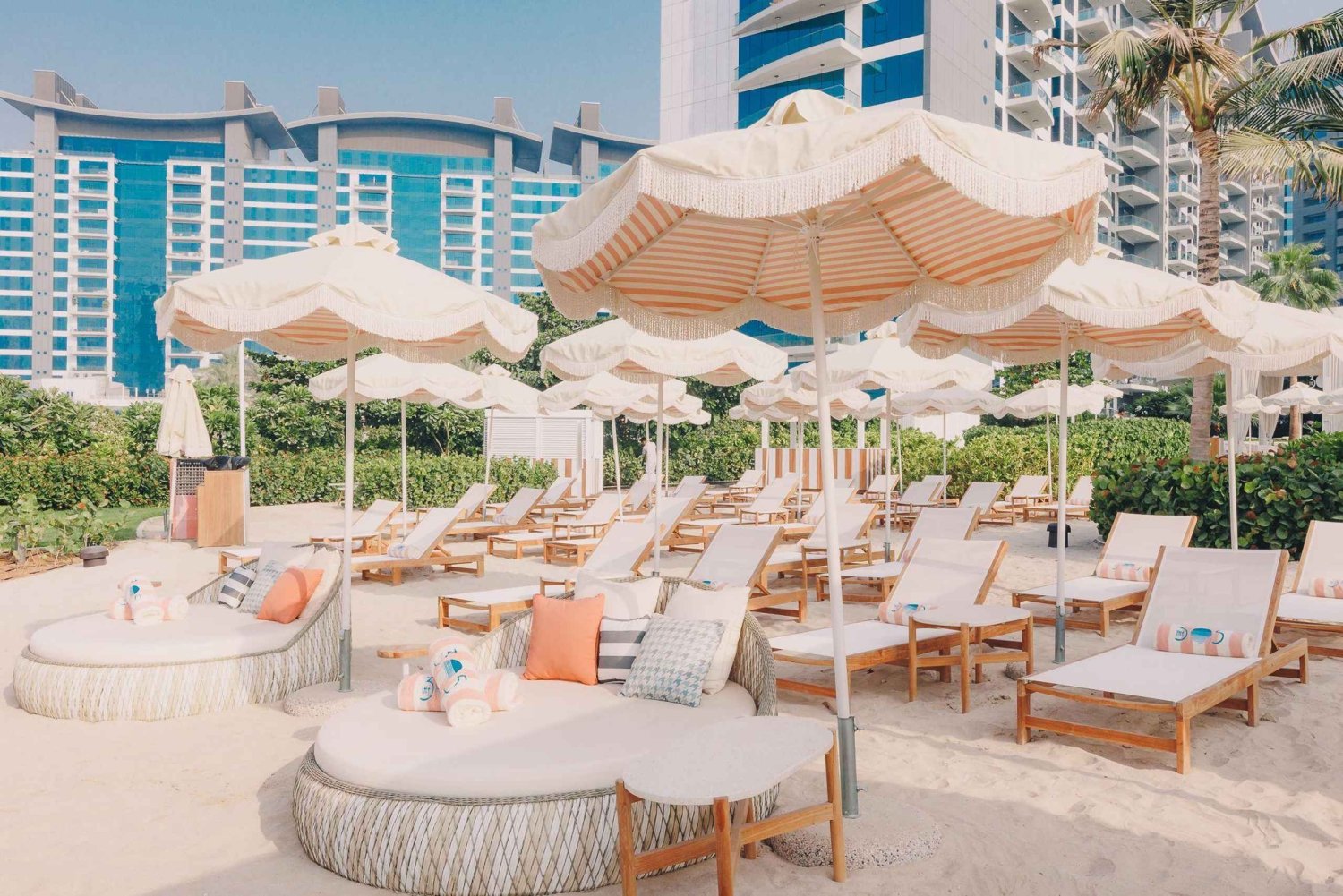 Dubai: Pool & Beach Pass with Prosecco & Fruit Platter for 2