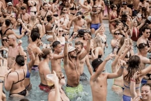 Dubai: Pool Party & Club Crawl with Drinks and Games