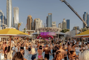 Dubái: fiesta en la piscina y discotecas con un autobús de fiesta y juegos