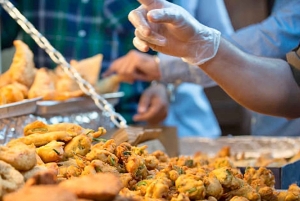 Dubai: Premium Old Town, Street Food, Souks & Boat Ride Tour