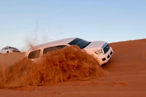 Dubai: safari premium sulle dune rosse con sandboarding e BBQ