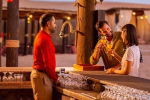 Dubaj: Premium Sahara Camp Safari, jazda na wielbłądzie i sandboarding