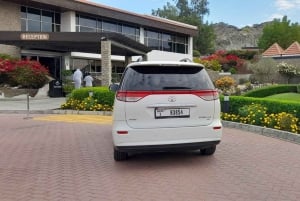 Dubai: Kia Carnival 7 persoons privé autohuur met chauffeur