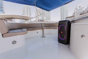 Dubai: Crociera privata su uno yacht di lusso di 56 piedi