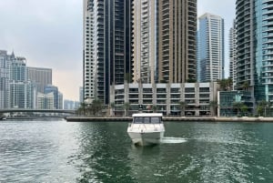 Dubai: Private Boat Cruise from Dubai Marina