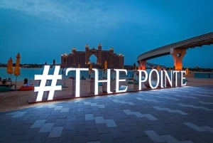 Dubai: Burj Khalifa -lipun kanssa.