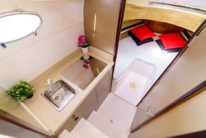 Dubai: Private Coastline Landmarks Mini-Yacht Tour