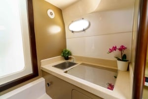 Dubai: Private Coastline Landmarks Mini-Yacht Tour