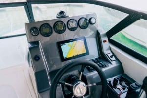 Dubai: Private Coastline Landmarks Mini-Yacht Tour