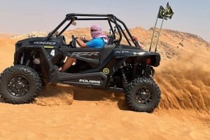 Dubai: Privat ørkenbuggy-tur, kamelridning og sandboarding