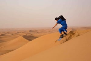 Dubai: Privat ørkenbuggy-tur, kamelridning og sandboarding