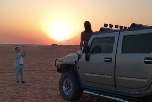 Dubai: Evening Hummer luxurious Desert Tour with photoshoot.