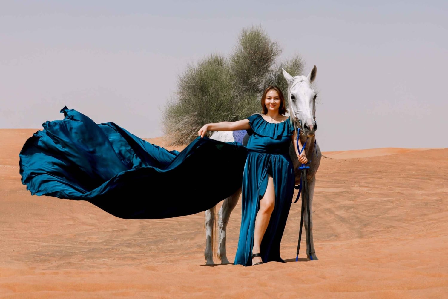 Dubai: Viaje Privado de Fotografía con Vestido Volador y Conducción por las Dunas