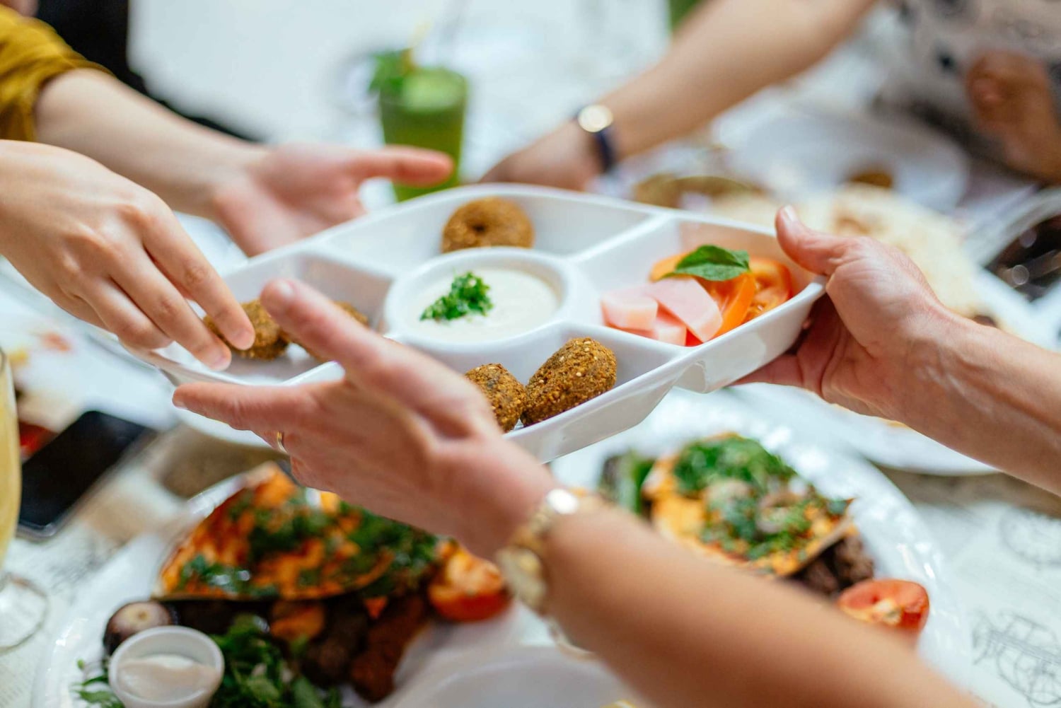 Dubai: Private Foodtour - 10 Verkostungen mit Einheimischen