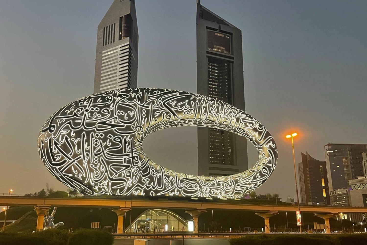 Dubai:Yksityinen kehys, moskeija, Soukit, maistiaiset& kuljetus