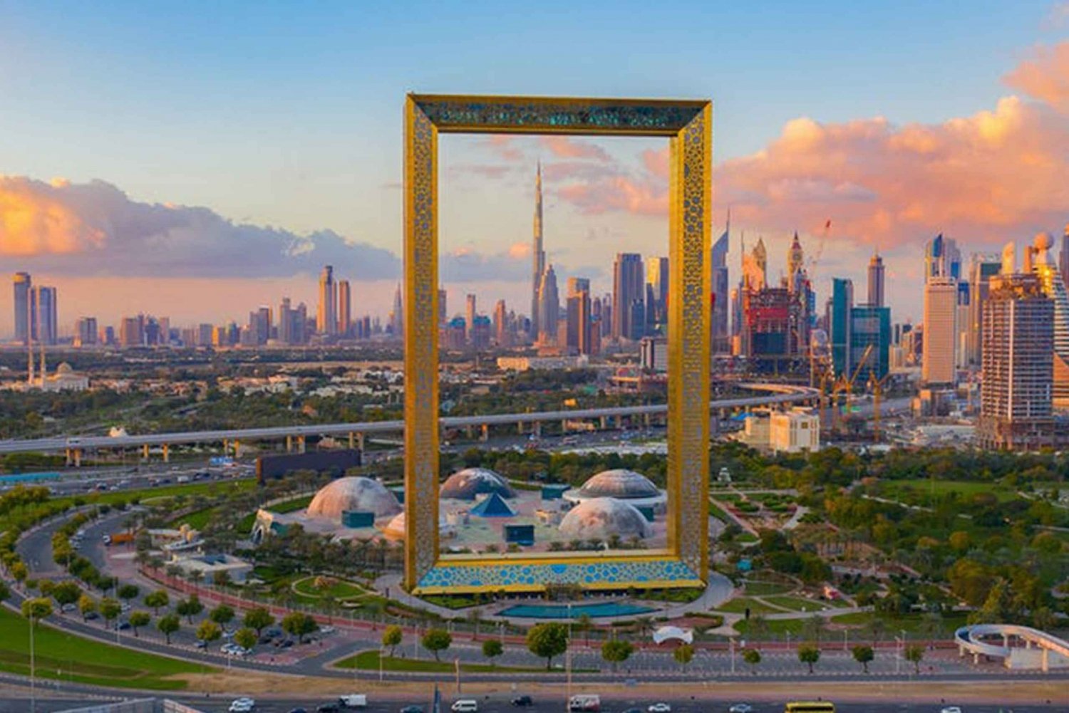 Dubai: Dubai Frame sisäänpääsylippu: Yksityinen opastettu kaupunkikierros ja Dubai Frame sisäänpääsylippu