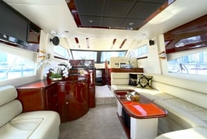 Dubai: Crociera privata di lusso su un elegante yacht da 50 piedi