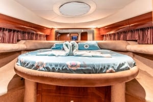 Dubai: Private Luxury Everest Yacht Cruise from Dubai Marina