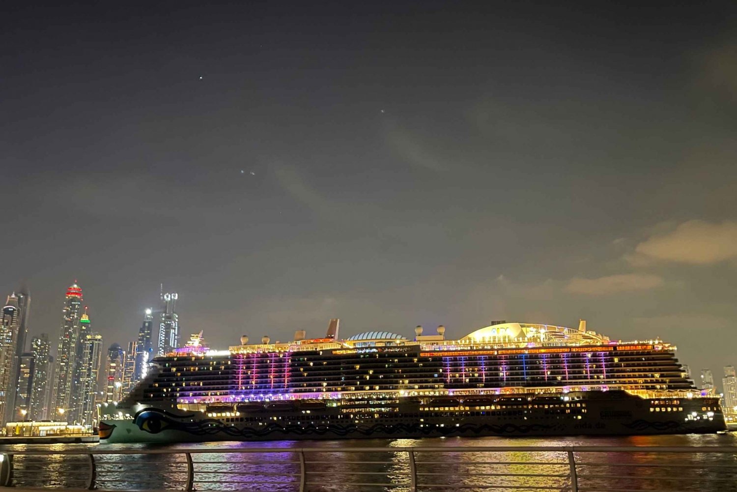 Dubai: Private Luxury Night Boat Tour