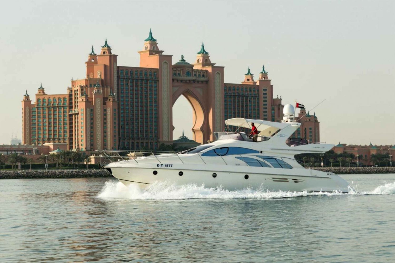 Dubaï : Croisière privée sur un yacht de luxe pour 20 personnes maximum