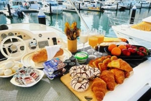 Dubai: Private Luxury Yacht Cruise + Optional Breakfast