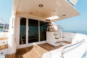 Dubai: tour privato in yacht di lusso su uno yacht di 50 piedi