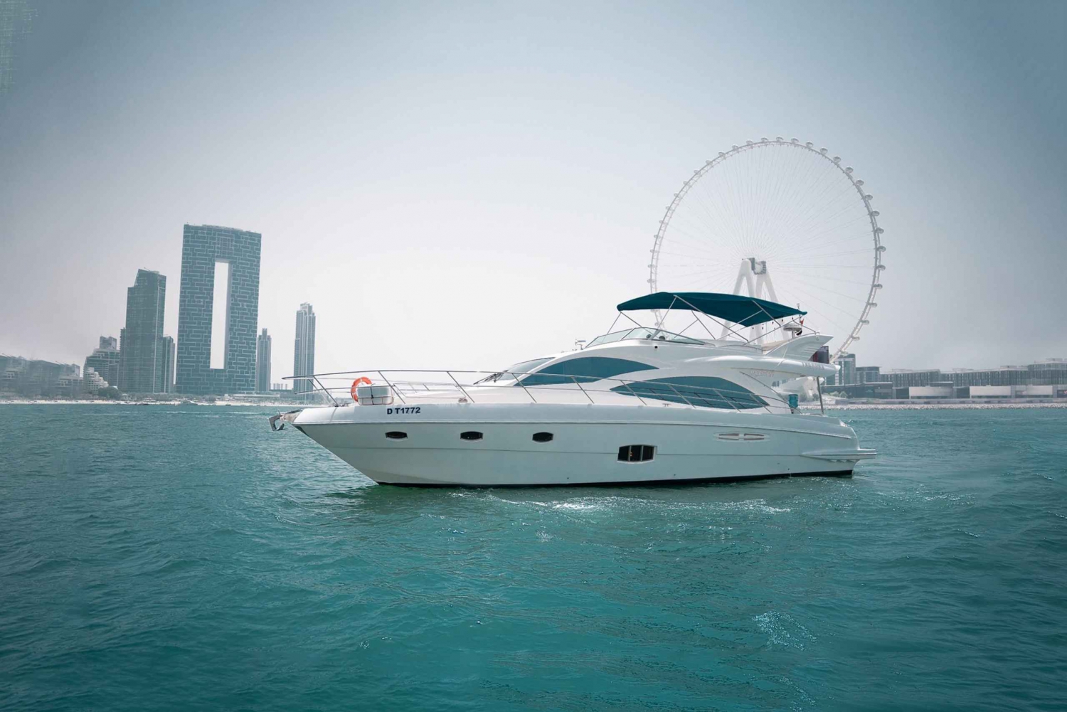 Dubai: Giro panoramico privato in yacht di lusso