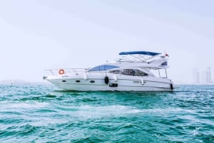 Dubai: Private Scenic Luxury Yacht Ride