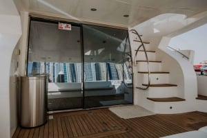 Dubai: Private Scenic Luxury Yacht Ride