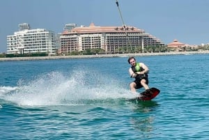 Dubai: Private Speedboat & Wakeboard with Ice Cream Treat!