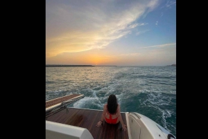 Dubai: Private Sunset Yacht Tour from Dubai Marina