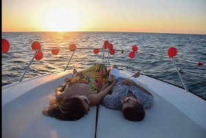 Dubai: Private Sunset Yacht Tour from Dubai Marina